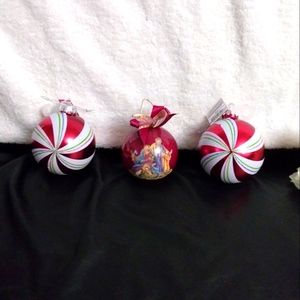 3/$10 🌟 Lot of 3 Round Holiday/ Christmas Ornaments- Patricia Reach Decoupage